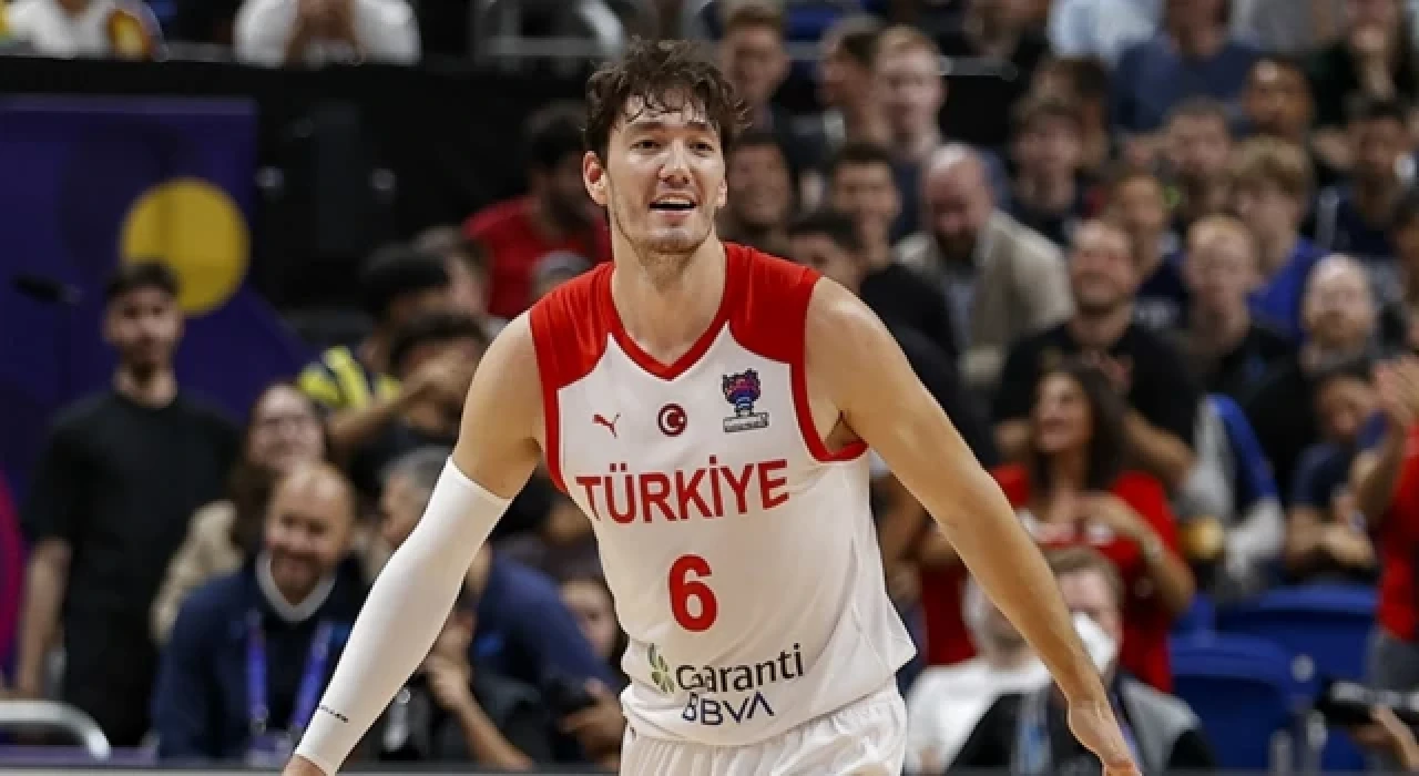 NBA'de Cedi Osman, üç takımlı takasta San Antonio Spurs'e transfer oldu