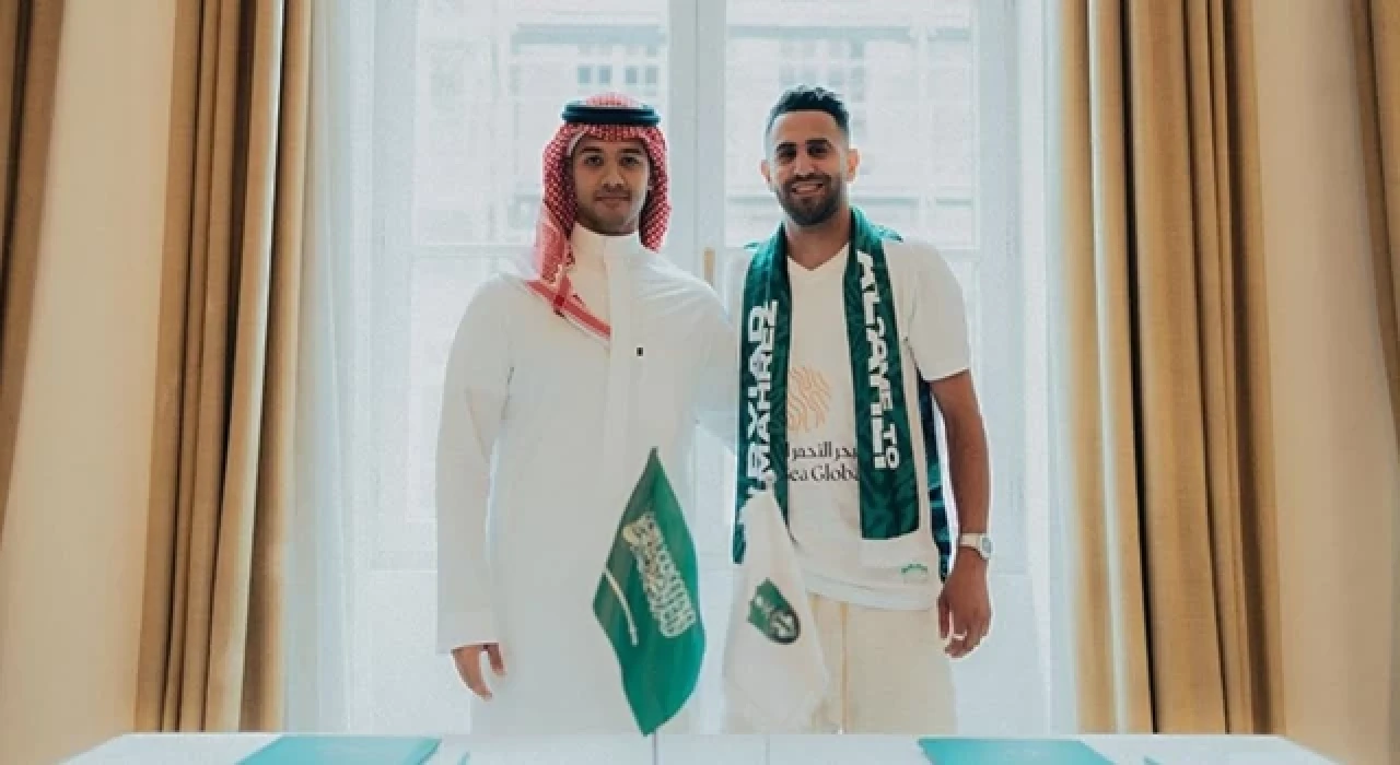 Suudi Arabistan ekibi Al-Ahli, Riyad Mahrez'i kadrosuna kattı