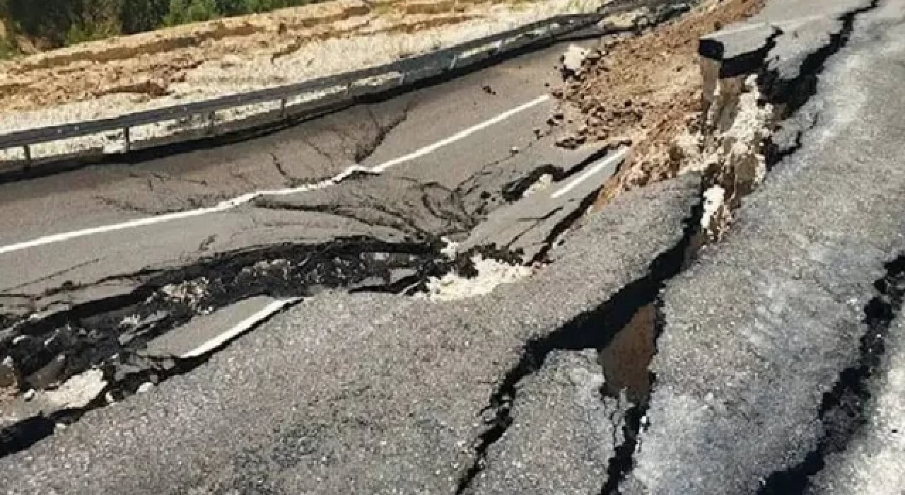Uşak'ta seçimden bir hafta önce açılan yol çöktü