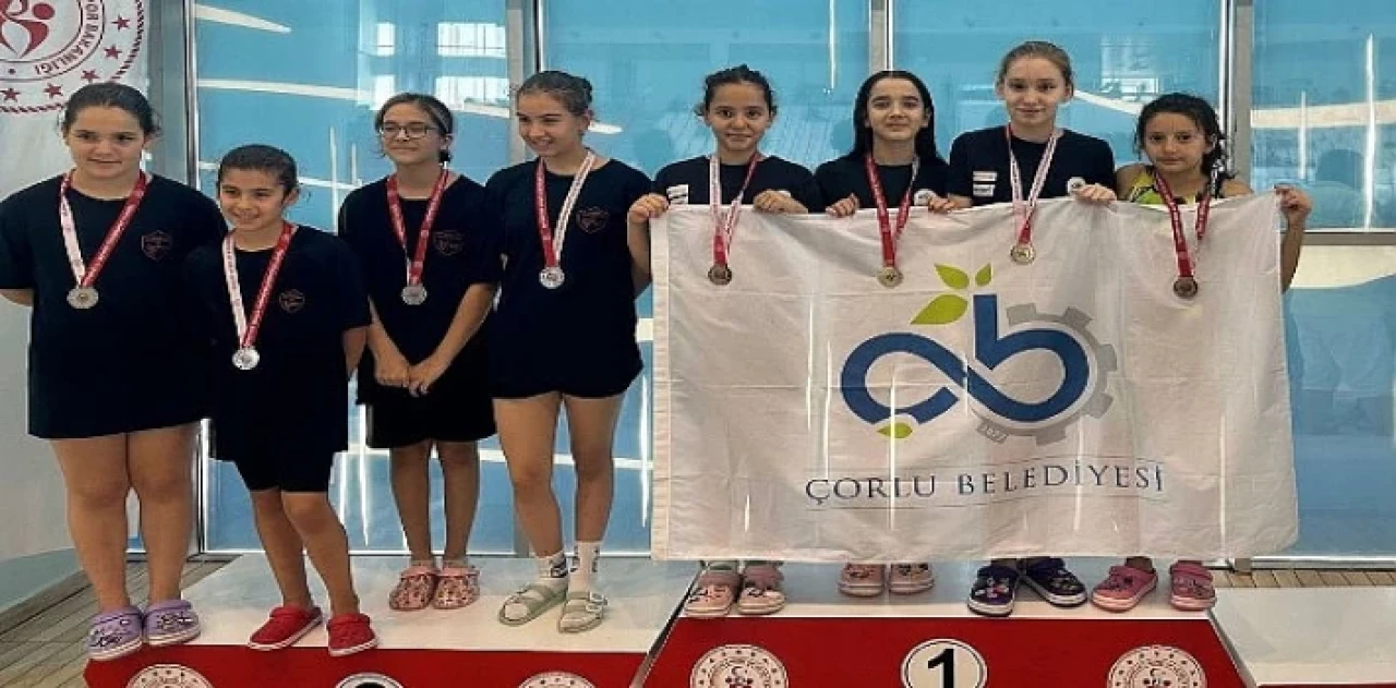 Yüzücülerimiz Kupayı Çorlu’ya Getirdi