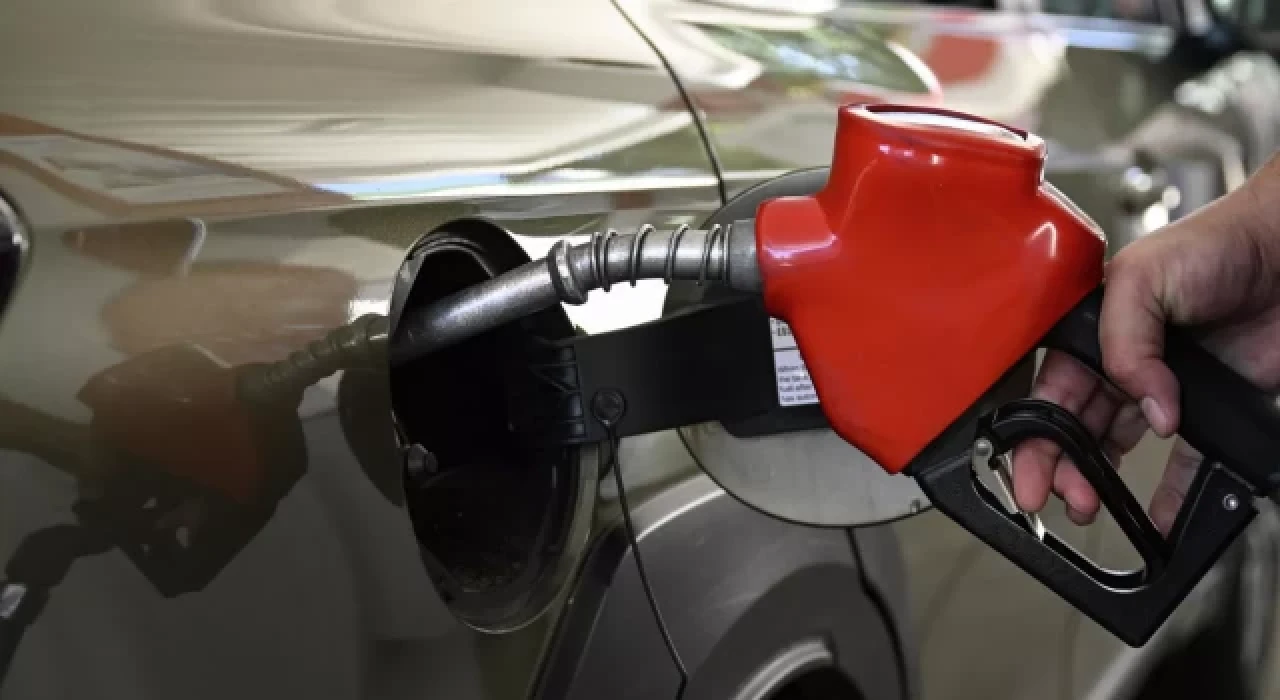 Benzinde indirim: Pompa satış fiyatlarına yansıdı