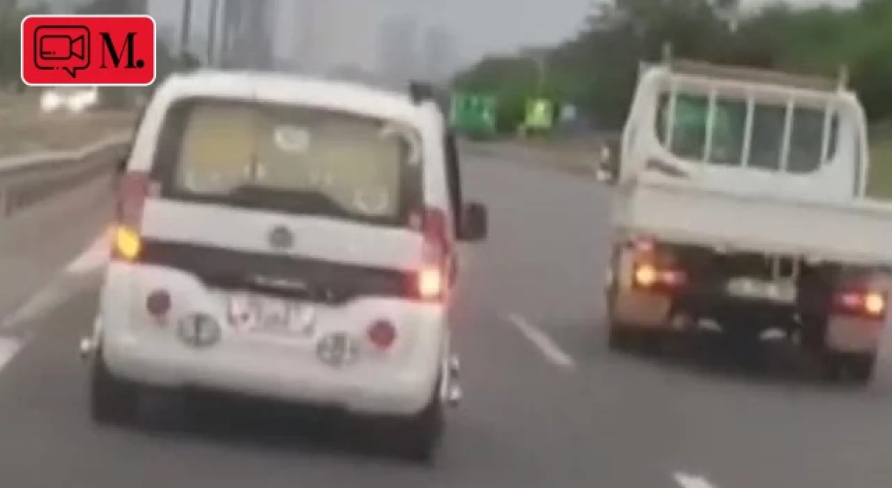 Yine Esenyurt! Seyir halindeki arabanın camından sarkarak diğer araçtaki şoföre yumruk atmaya çalıştı