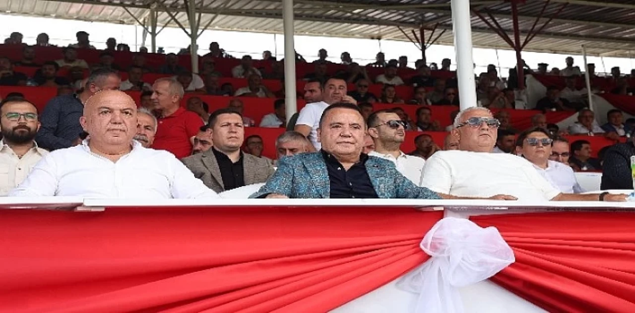 Başkan Böcek’ten Elmalı’ya güreş sahası sözü