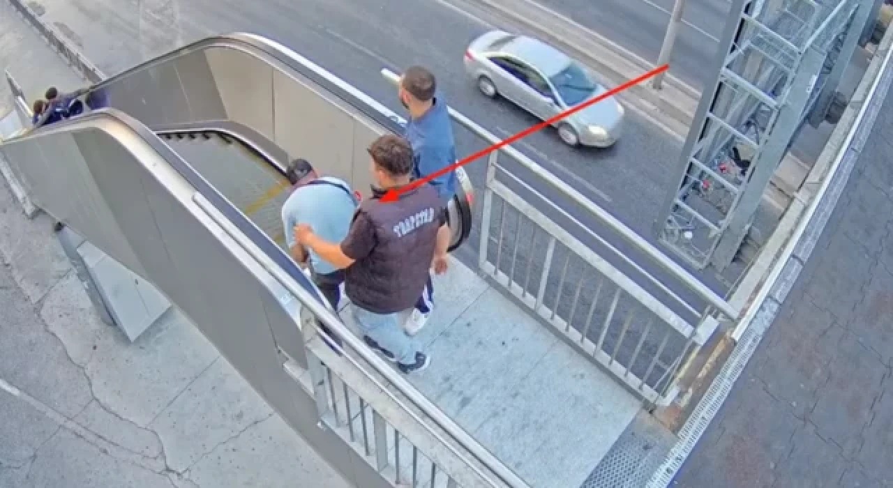 İBB'ye bir 'yürüyen merdiven' sabotajı daha! Merdiveni durdurdular, kumpası 'çak' hareketiyle kutladılar