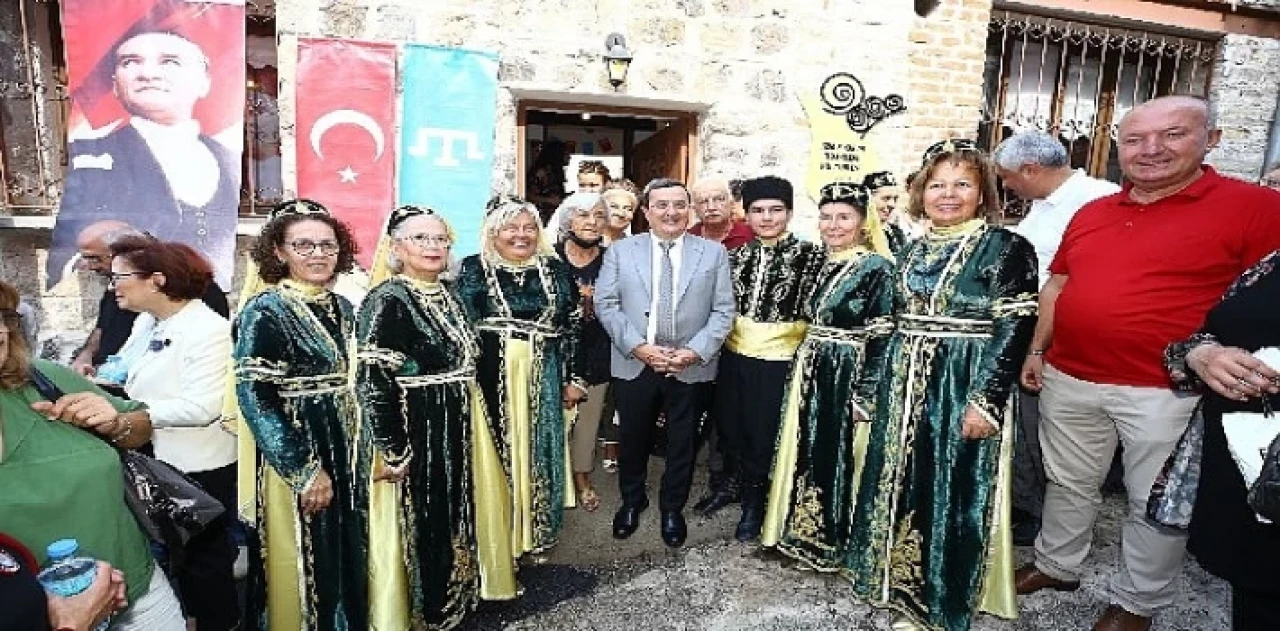 İzmir Kırım Türkleri 'Evlerine’ Kavuştu