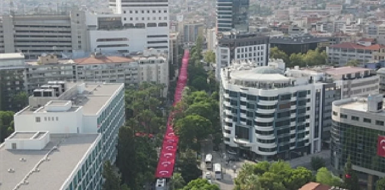 İzmirliler geleneksel Zafer Yürüyüşü’nde buluştu