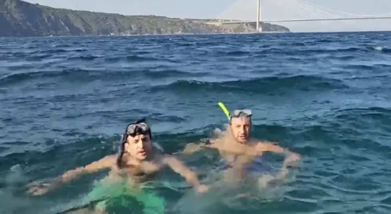 Selçuk Bayraktar, İstanbul Boğazı'nı yüzerek geçti