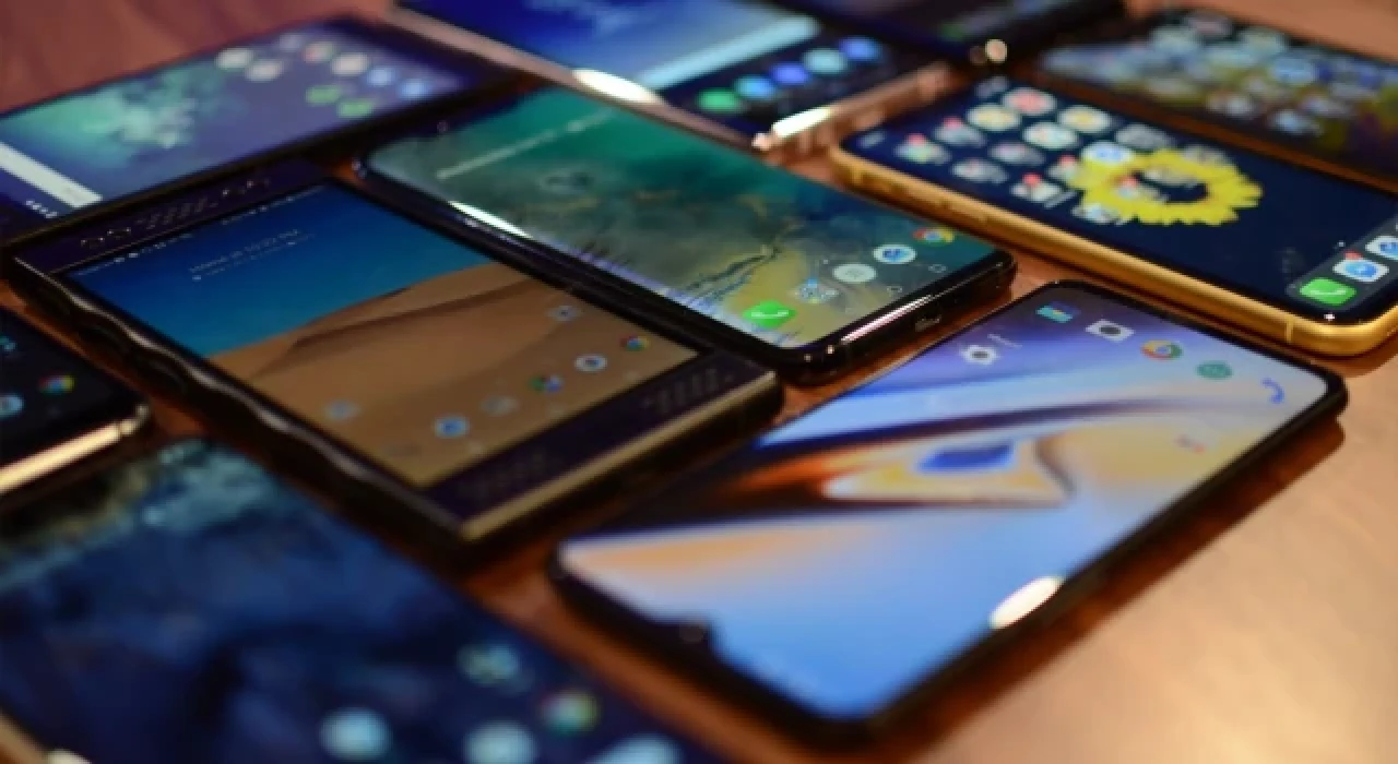 Bakan Uraloğlu, gençlere vergisiz cep telefonu uygulaması için tarih verdi