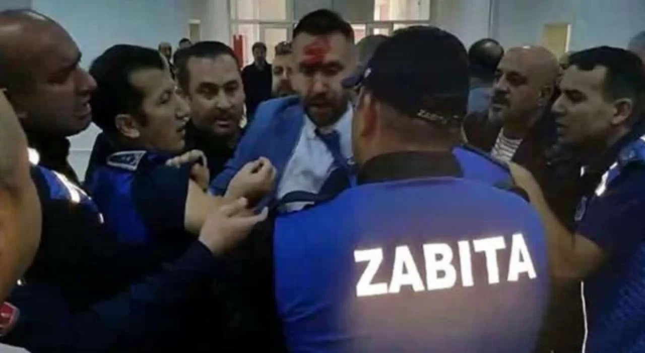 Belediye meclisi karıştı: MHP’li üye CHP’li üyenin burnunu kırdı!