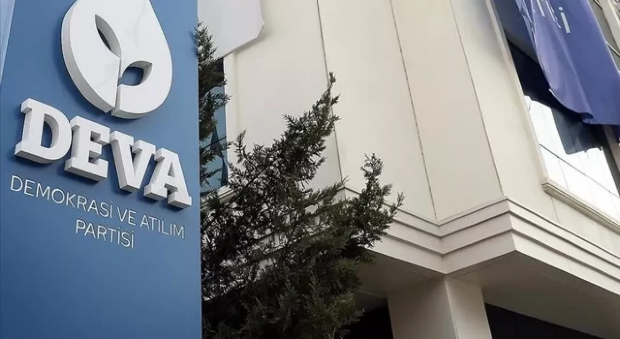 DEVA Partisi'nin Cumhuriyet'in 100. yılı için paylaştığı afiş tepkiye neden oldu