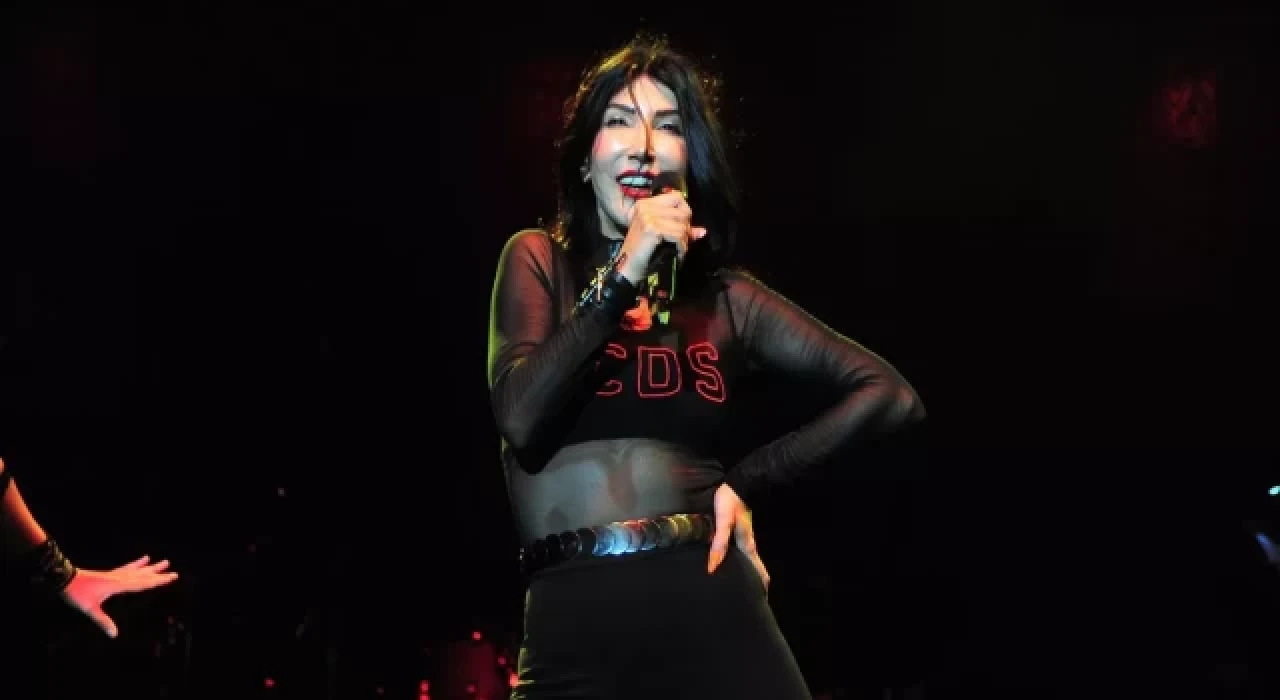 Hande Yener'den 'vize reddi' iddialarına yanıt