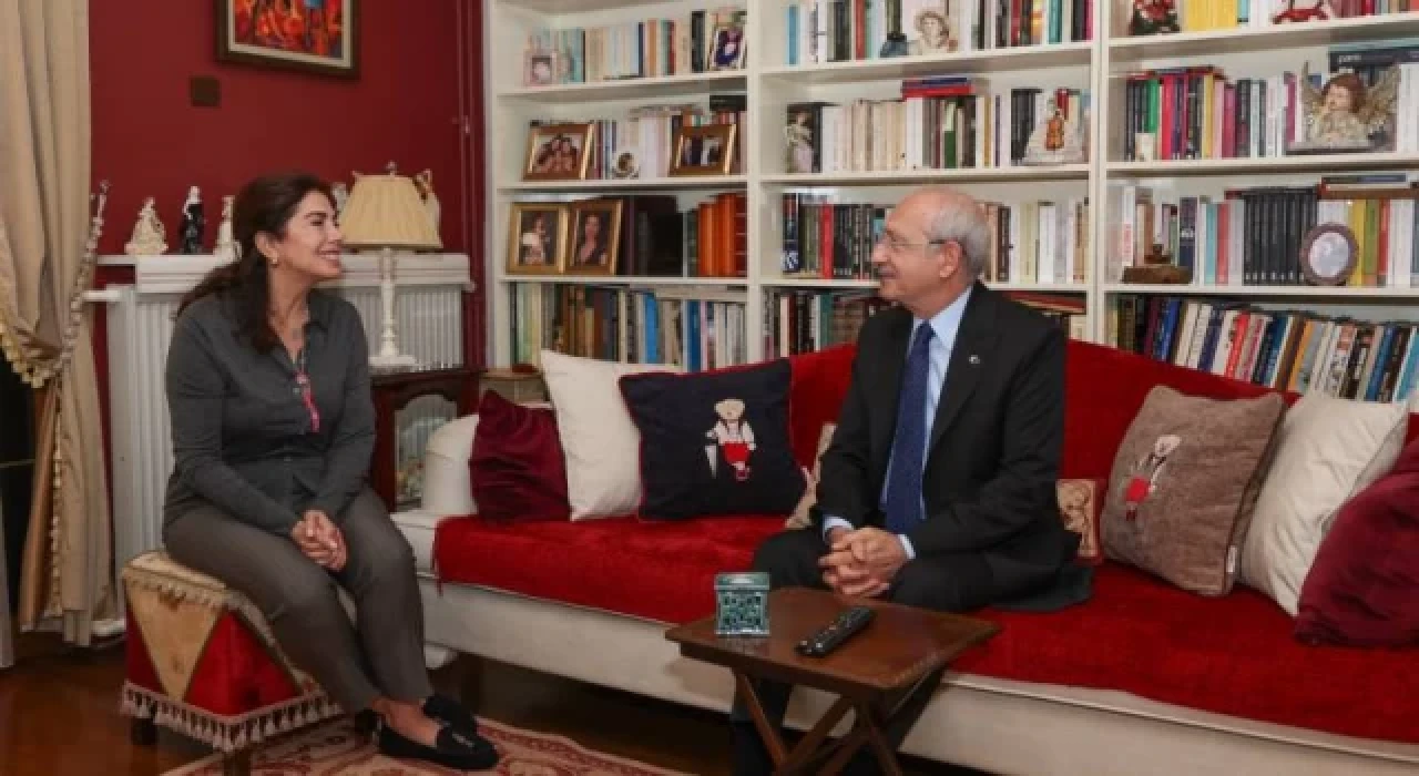 Kılıçdaroğlu, Ahmet Taner Kışlalı’nın eşi Nilüfer Kışlalı’yı ziyaret etti