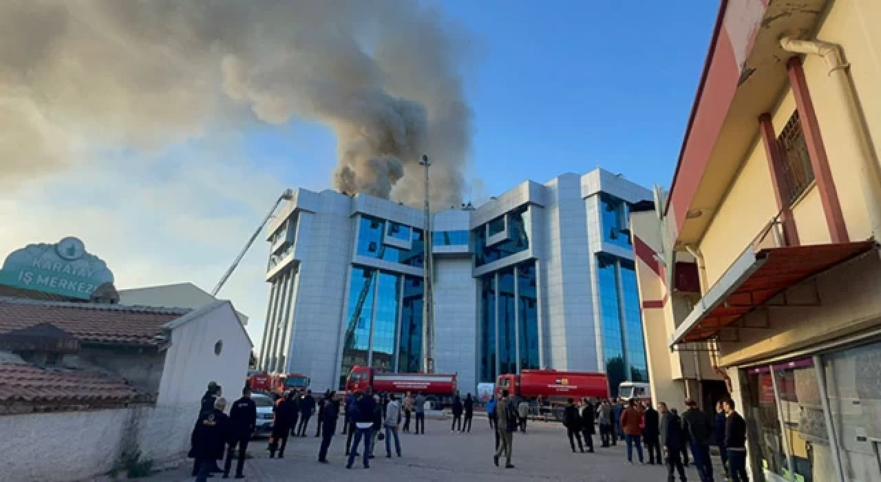 Konya Karatay Belediyesi binasında yangın çıktı