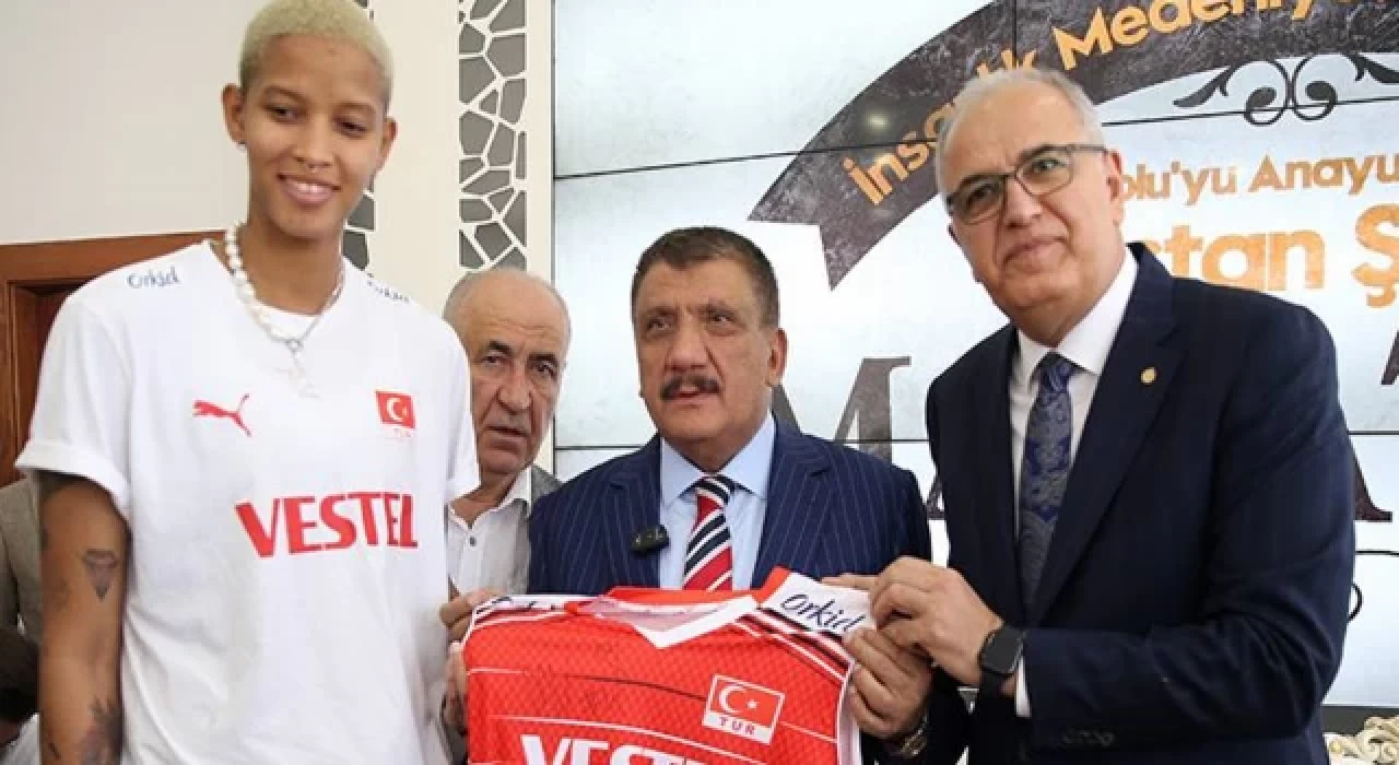 Melissa Vargas'a Malatya'da onur belgesi verildi