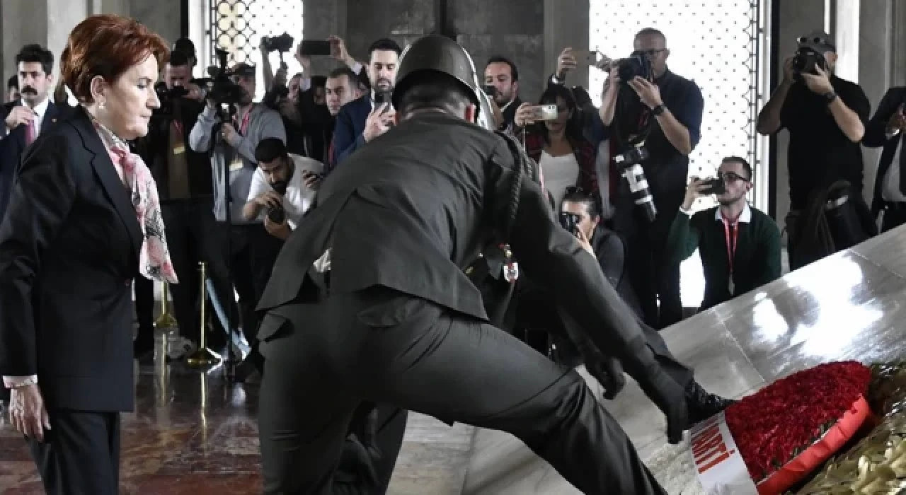 Meral Akşener, partisiyle birlikte Anıtkabir'i ziyaret etti