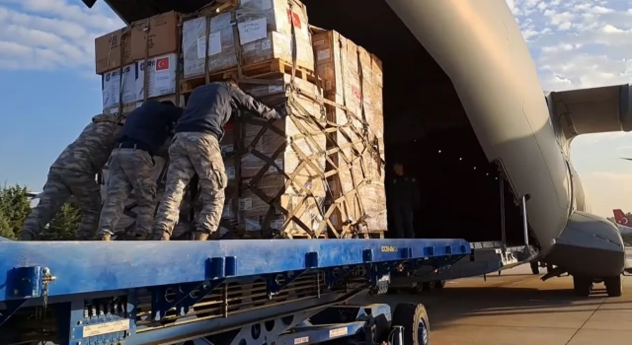 MSB: Gazze'ye yardım paketleri uçaklara yükleniyor