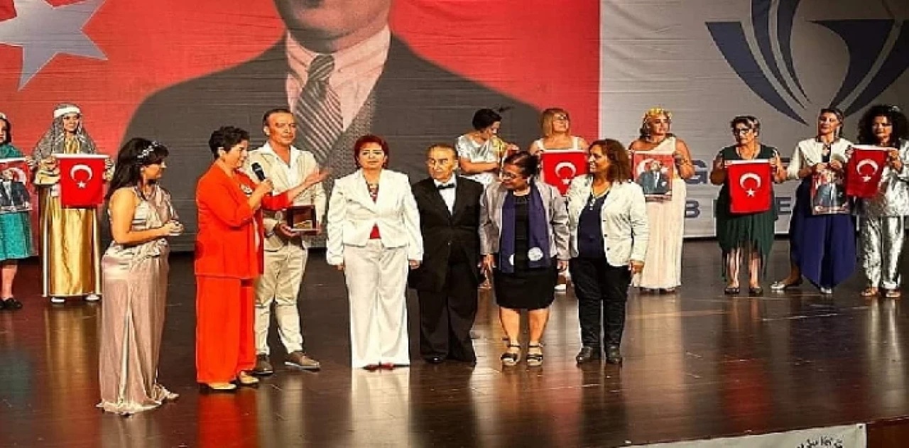 Narlıdere Belediyesi’nin Güçlü Kadınları, 'Çantadaki Sır’ ile Cumhuriyeti Anlattı