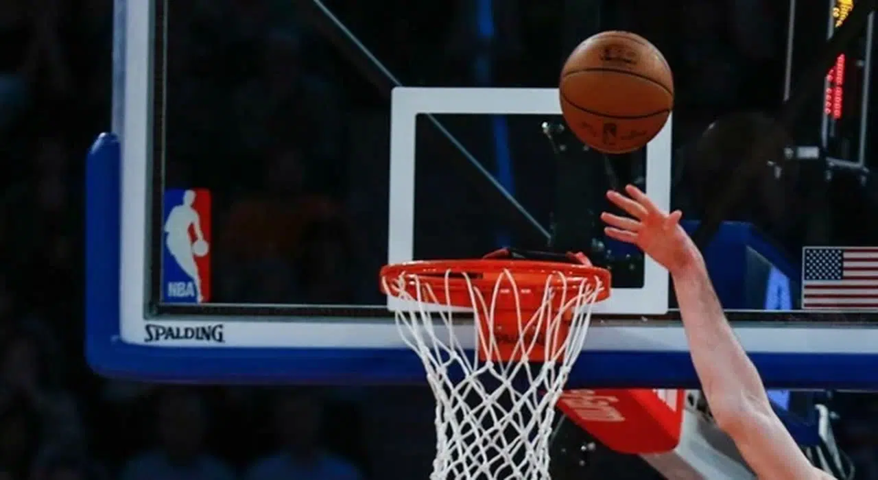 NBA'de son şampiyon Nuggets, sezona Lakers galibiyetiyle başladı