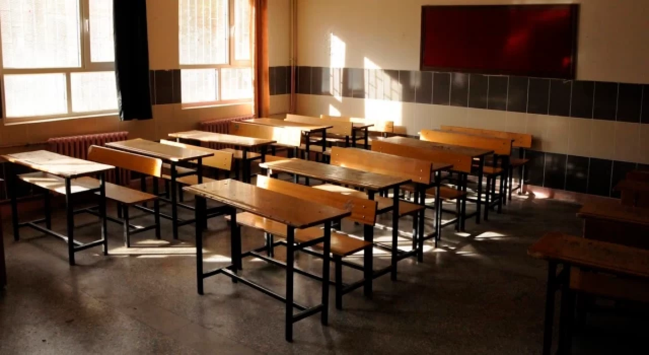 Okul müdürünün öğrencisini merdivenden iterek yaraladığı öne sürüldü: 3 yıl hapsi isteniyor