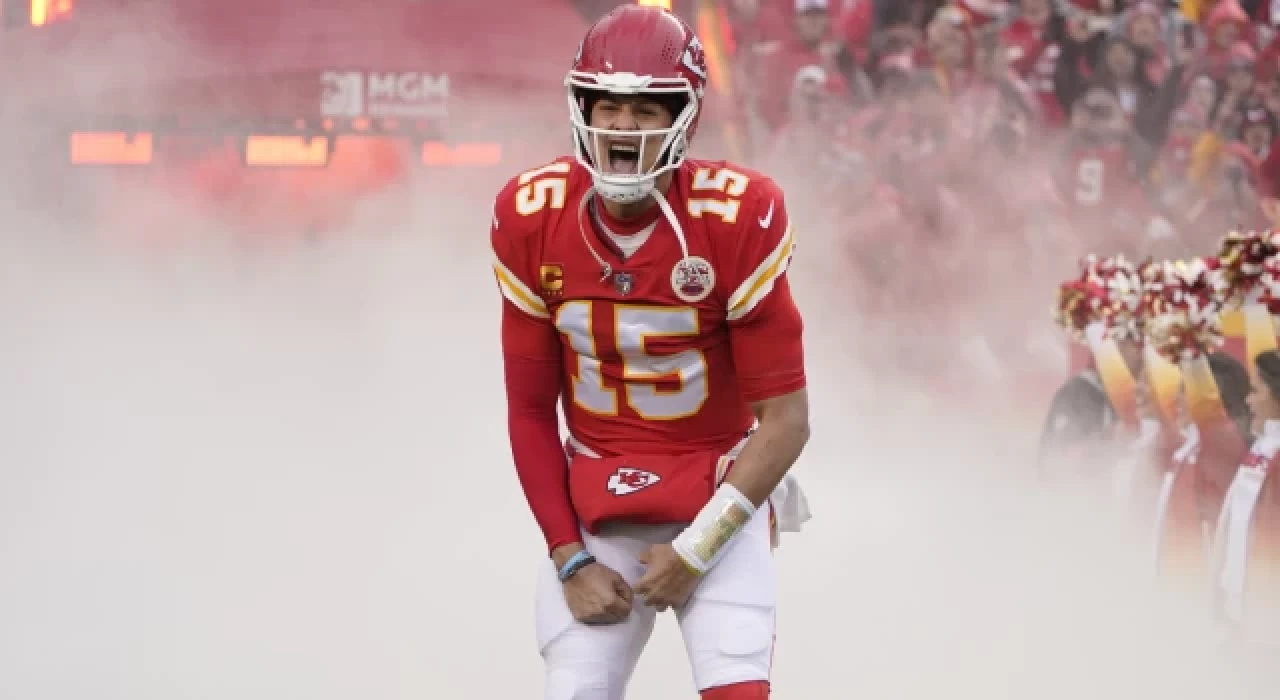Patrick Mahomes, NFL tarihine geçti!