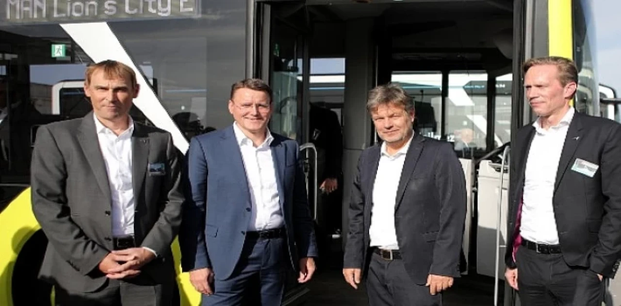 Alman Bakan Robert Habeck MAN’ın Ankara’daki Test ve Ürün Geliştirme Merkezi’ni ziyaret etti...