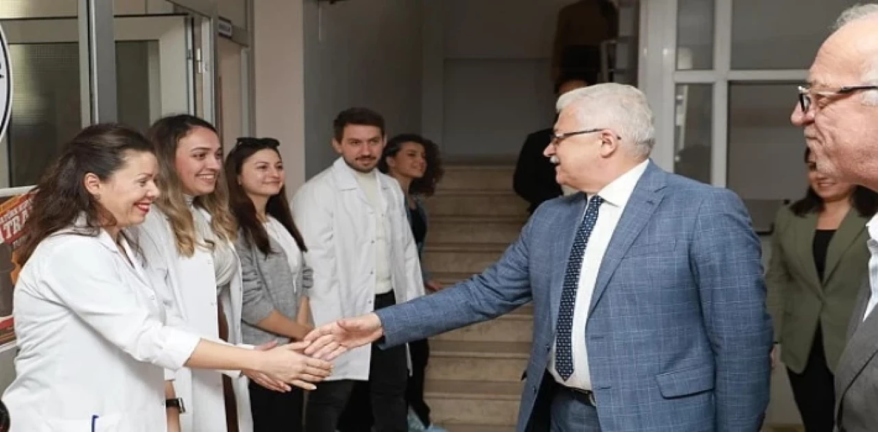 Başkan Deveciler öğretmenleri ziyaret etti