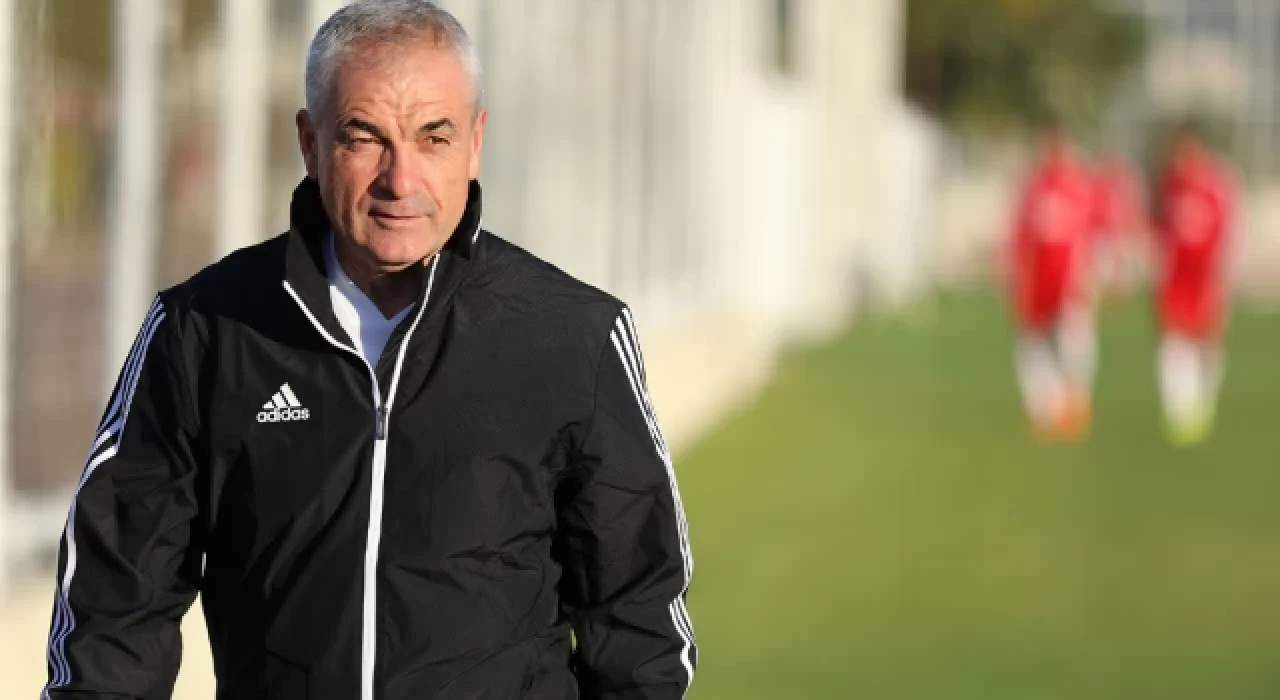 Beşiktaş'ın yeni teknik direktörü Rıza Çalımbay oldu!