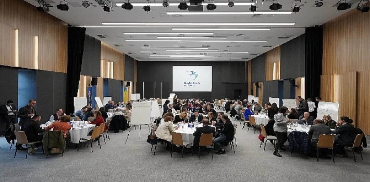 Çevreye karşı duyarlılıklarımızın artması lazım