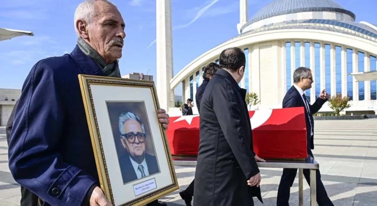 Emekli büyükelçi Bilal Şimşir son yolculuğuna uğurlandı