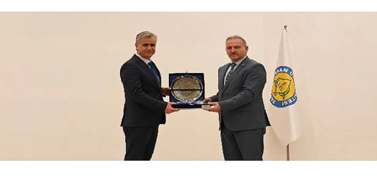 Harran Üniversitesi’nde 'Dünya Düzeni ve Türkiye Programı’ düzenlendi.