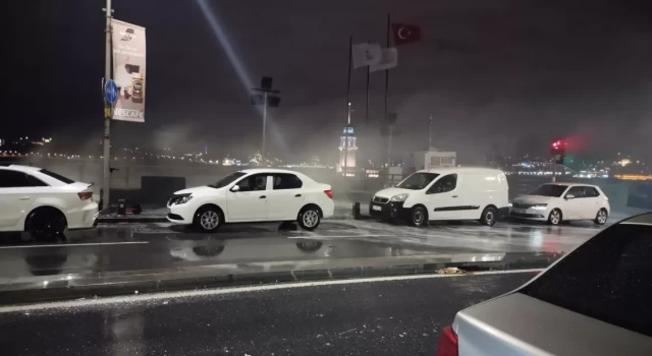 İstanbul’da fırtına: Tekne battı