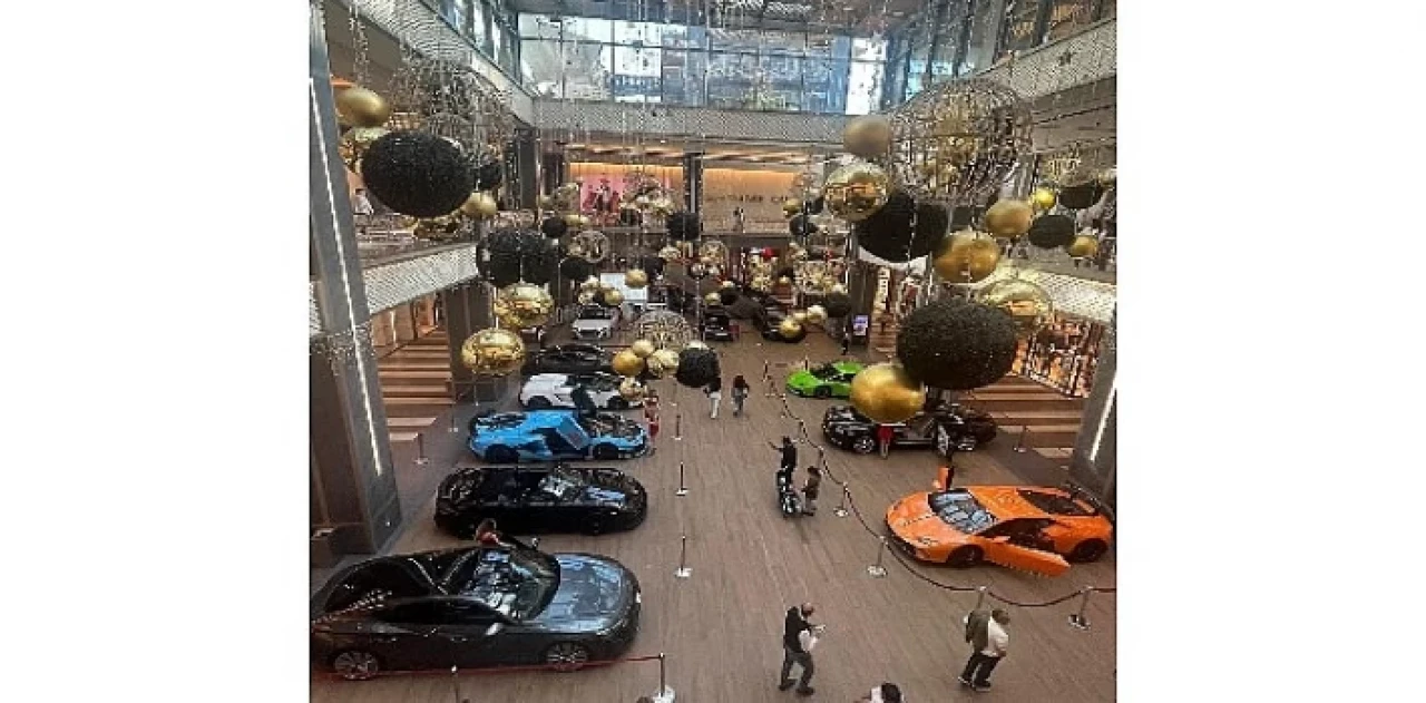 İstMarina AVM dünyanın en lüks otomobillerini ağırlıyor
