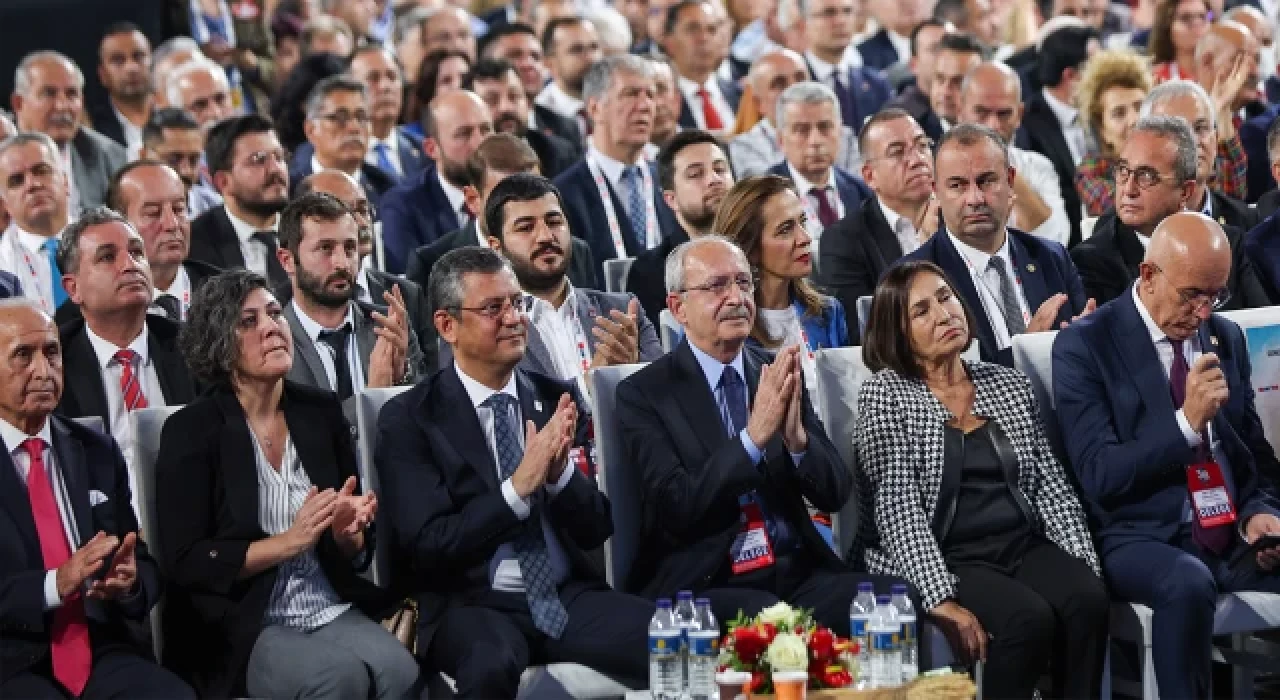Kemal Kılıçdaroğlu kurultay salonunu terk etti!