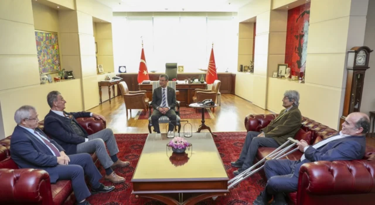 Özgür Özel, ADD Genel Başkanı Bozkurt ile bir araya geldi