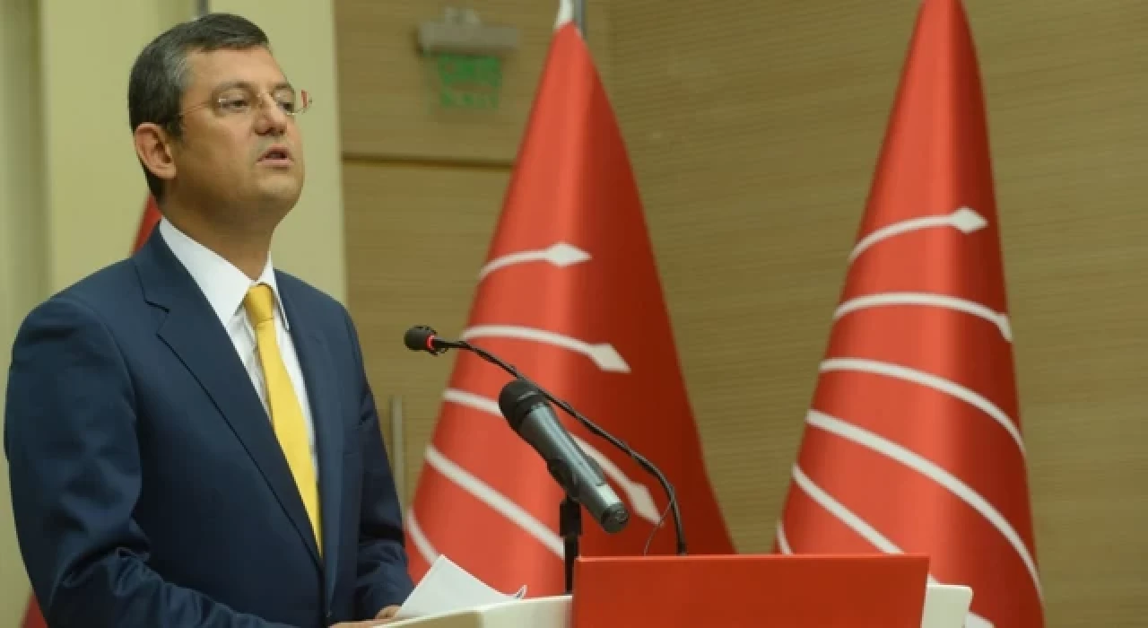 Özgür Özel, TBMM'de milletvekilleri ve il başkanları ile bir araya geldi