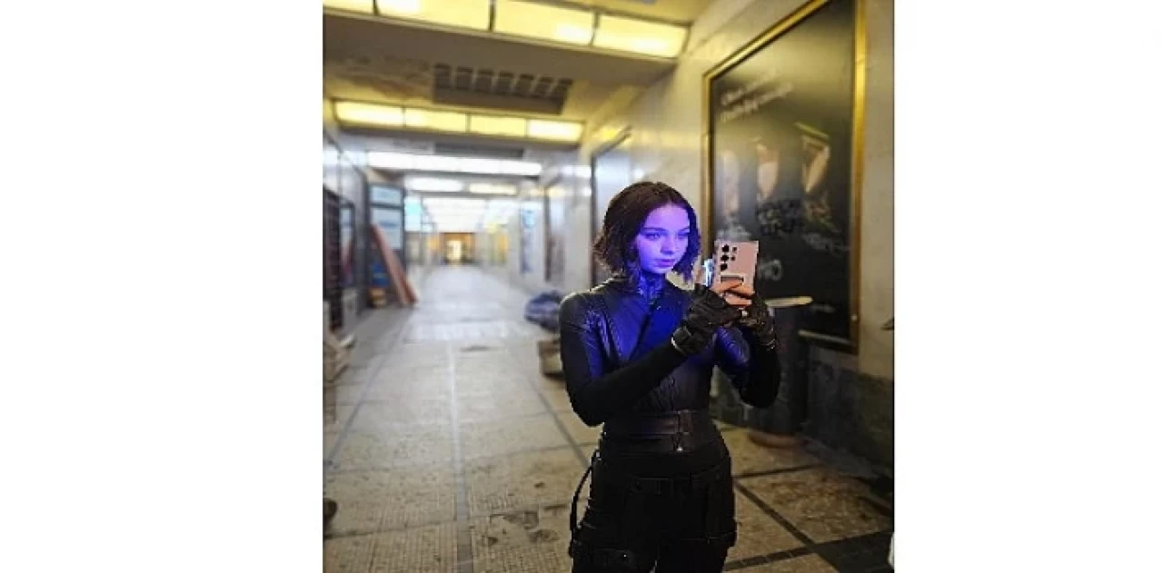 Samsung, Galaxy S23 Ultra ile 'Epik Dünyalar’ keşfetmek için oyuncu Emma Myers ve Team Galaxy ile iş birliği yaptı