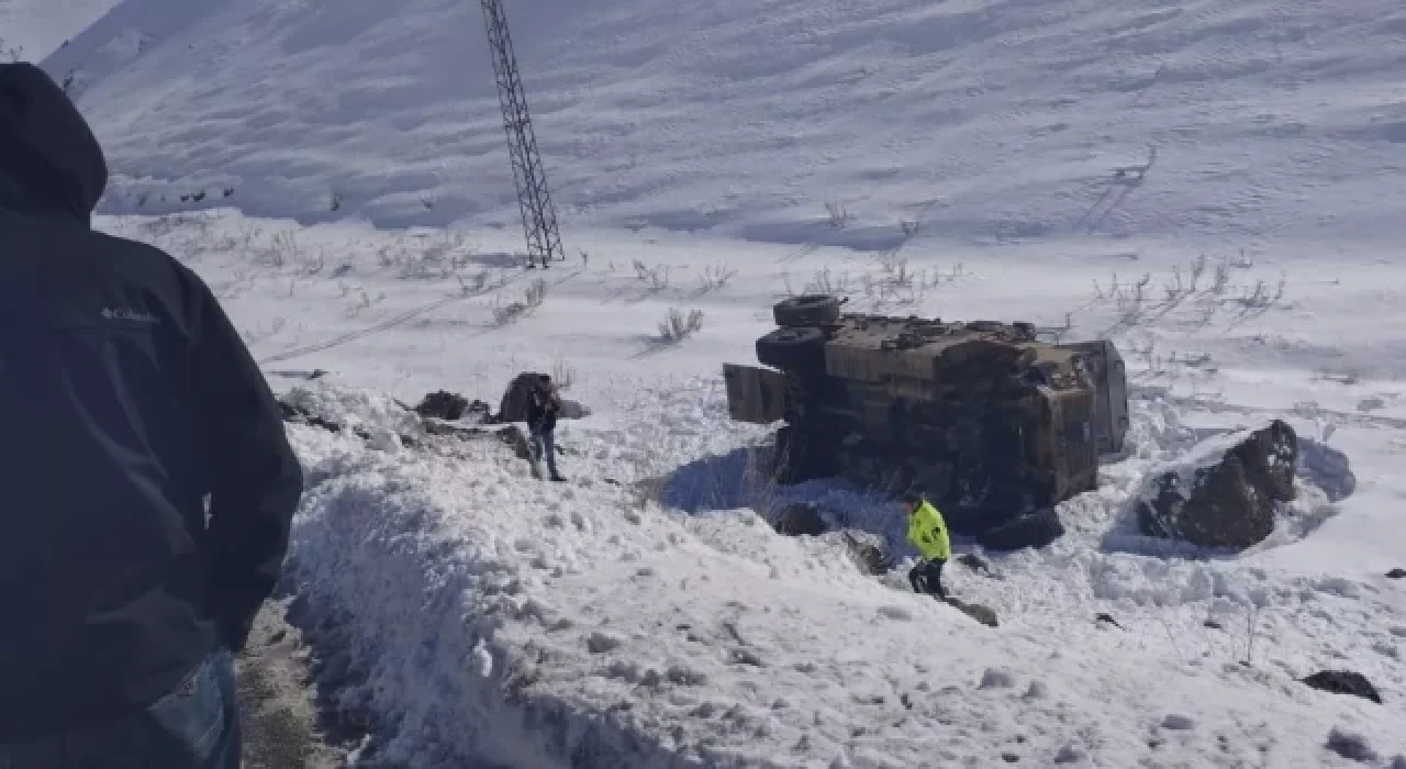 Van'da askeri araç devrildi: Yaralılar var