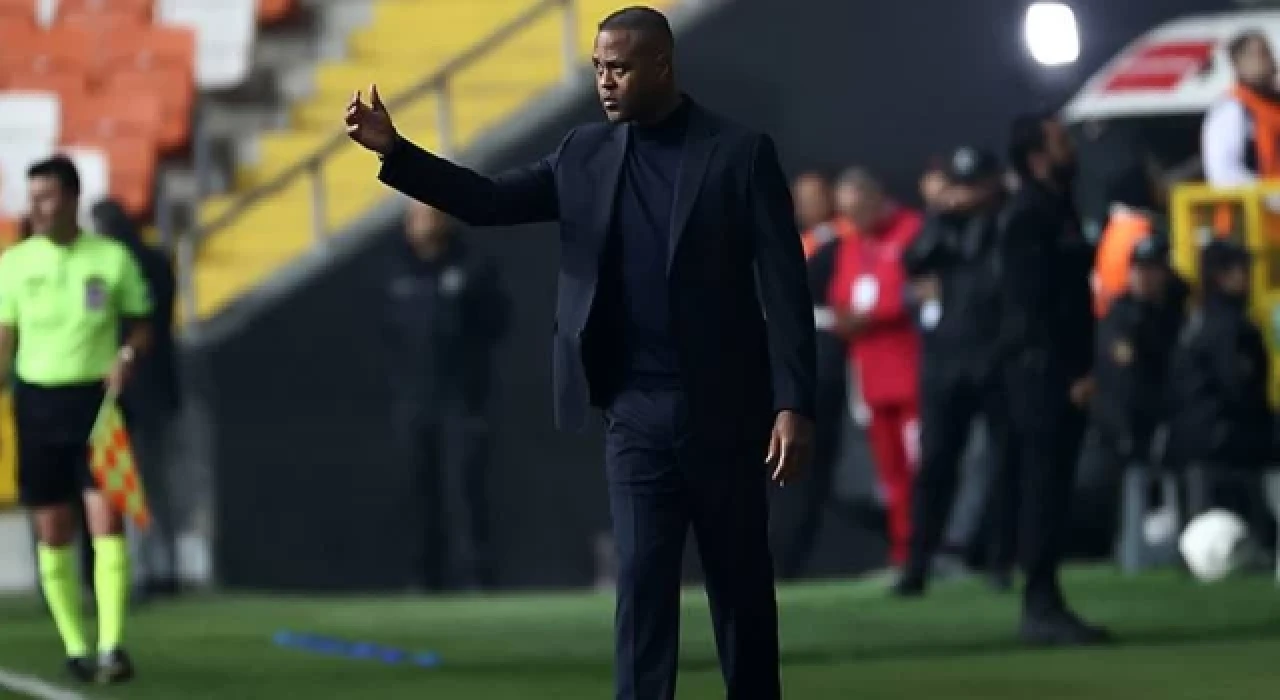 Adana Demirspor'da Kluivert'la yollar ayrıldı