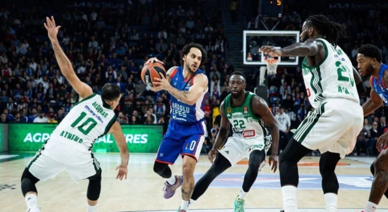 Anadolu Efes, eski koçu Ergin Ataman'ın çalıştırdığı Panathinaikos'u devirdi