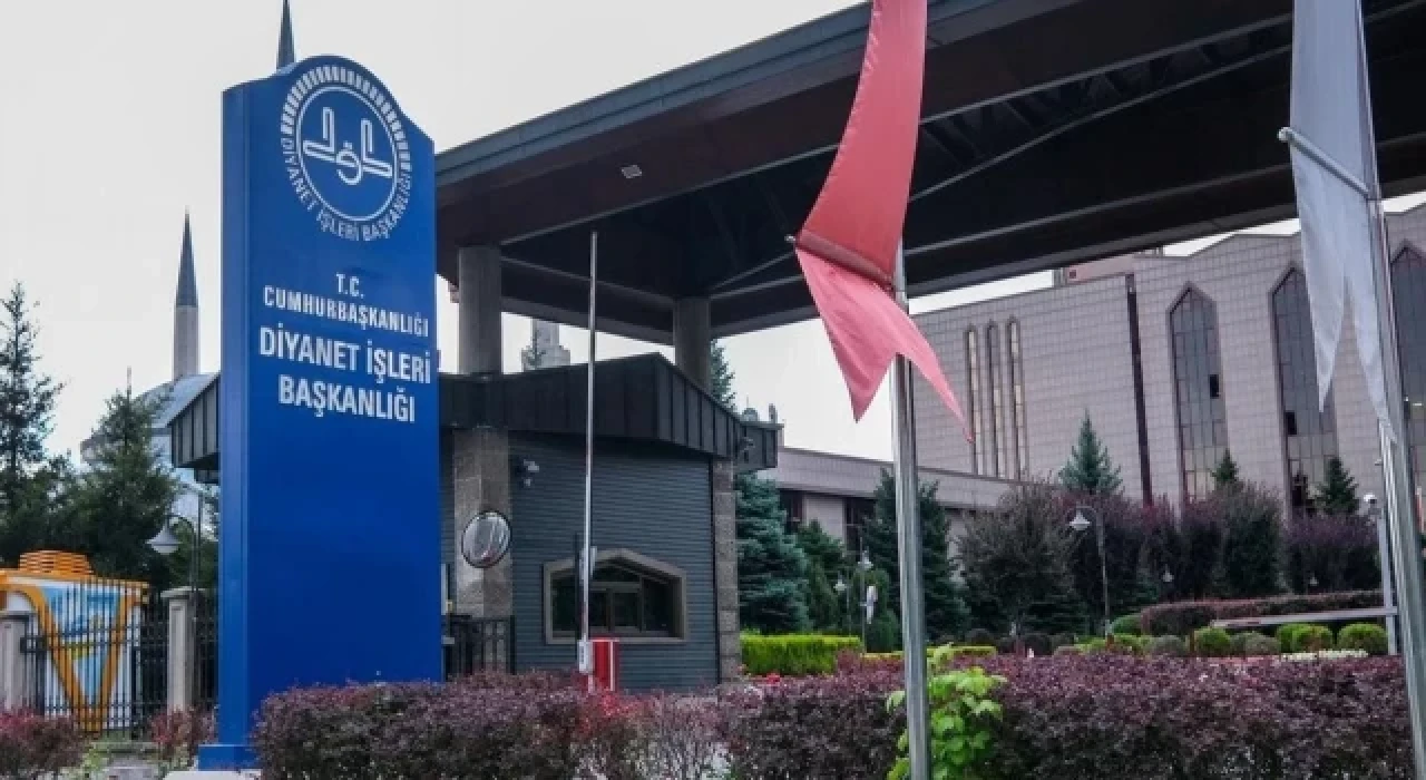 Diyanet'ten cuma hutbesi: Noel baba ve çam ağacı süslemelerinden uzak duralım