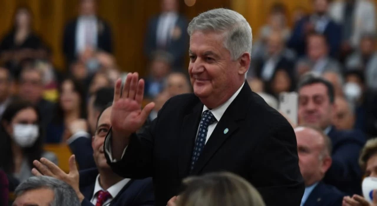 İYİ Parti'de Ahmet Zeki Üçok görevden alındı