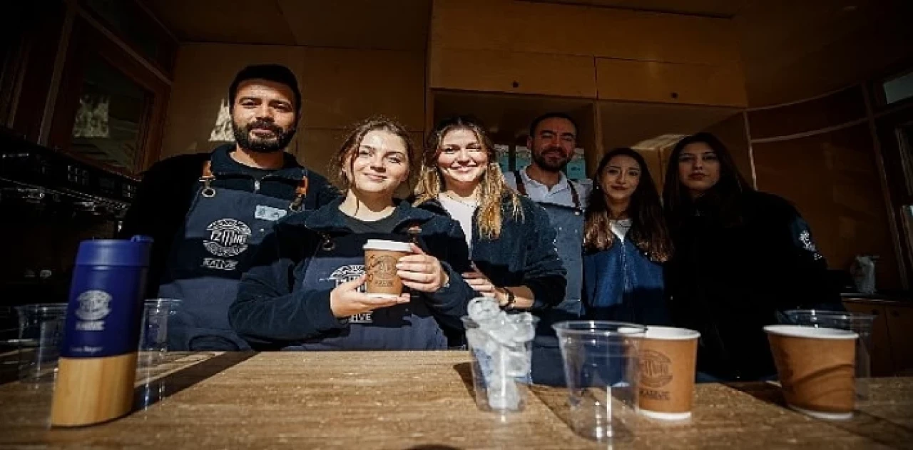 İzmirli Kahve’nin ikinci şubesi Bornova’da açıldı