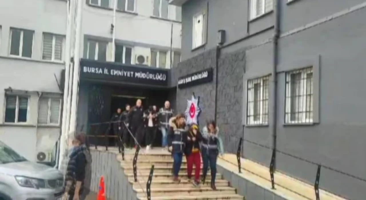 Kendilerini depremzede olarak tanıtıp kiraladıkları dairelerde zorla fuhuş yaptırdılar