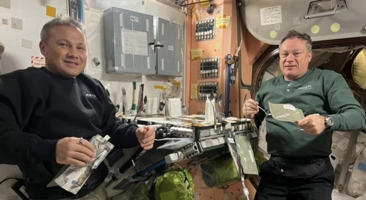 Alper Gezeravcı’dan uzayda yemek paylaşımı