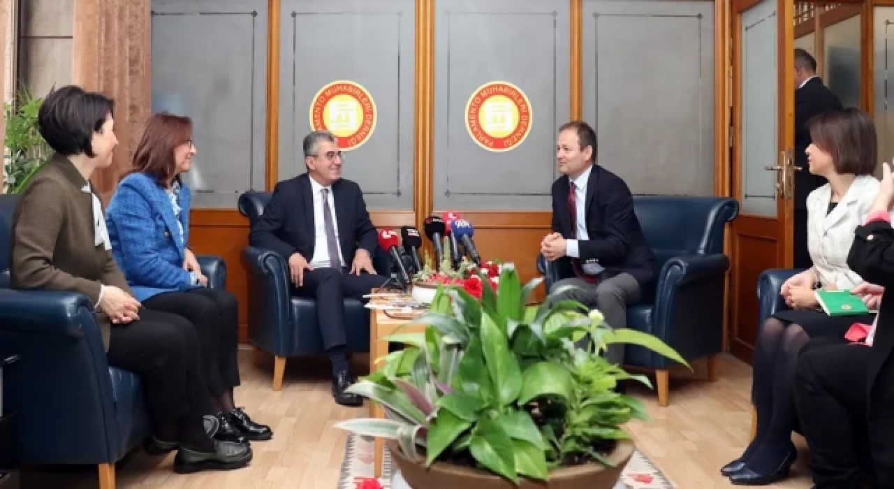CHP heyeti Parlamento Muhabirleri Derneği’ne ziyaret gerçekleştirdi