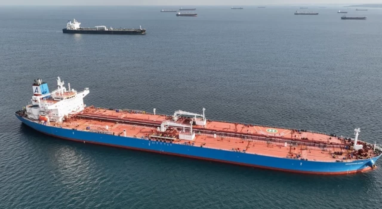 Tüpraş: 140 bin ton ham petrol taşıyan gemi ile iletişim kesildi