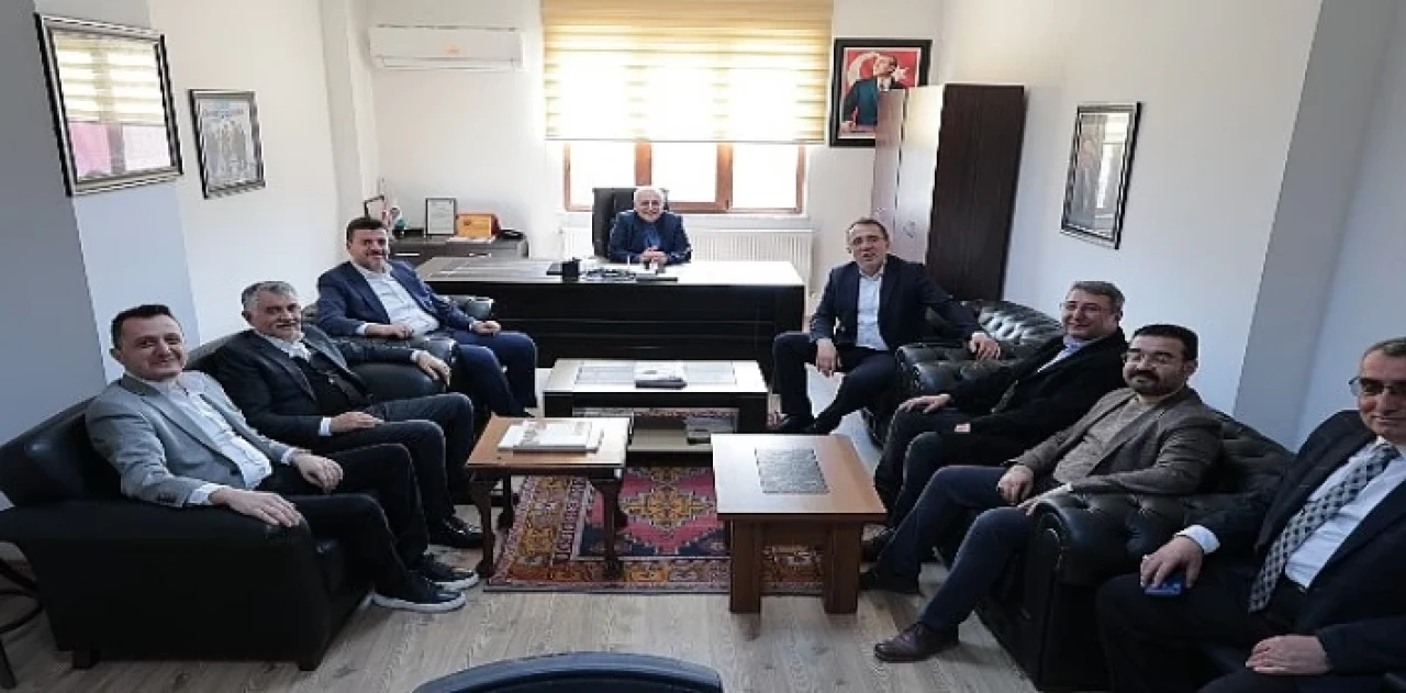 AK Parti Nevşehir Belediye Başkan Adayı Dr.Mehmet Savran, “İlk günkü aşk ile hizmet sevdamızı vatandaşlarımızın desteği, güveni ve dualarıyla sürdürüyoruz” dedi