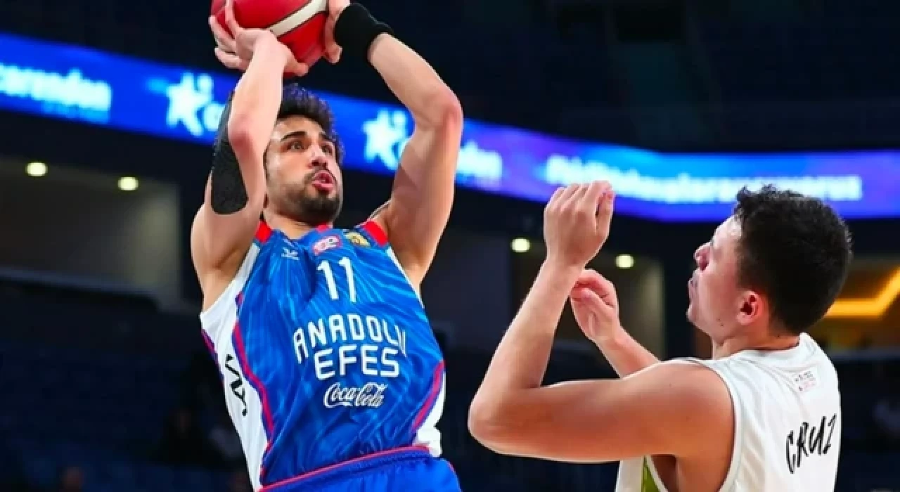 Anadolu Efes, Türkiye Kupası'nda yarı finale yükseldi