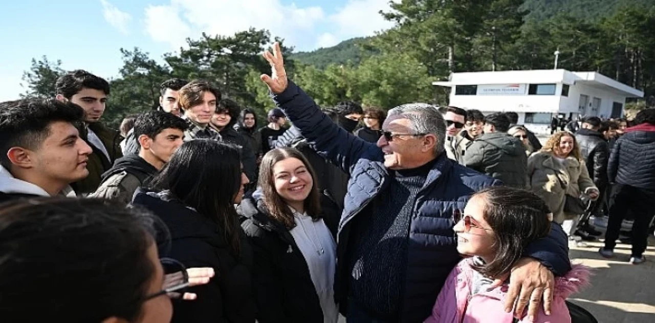 Başkan Topaloğlu’ndan öğrencilere zirvede motivasyon etkinliği