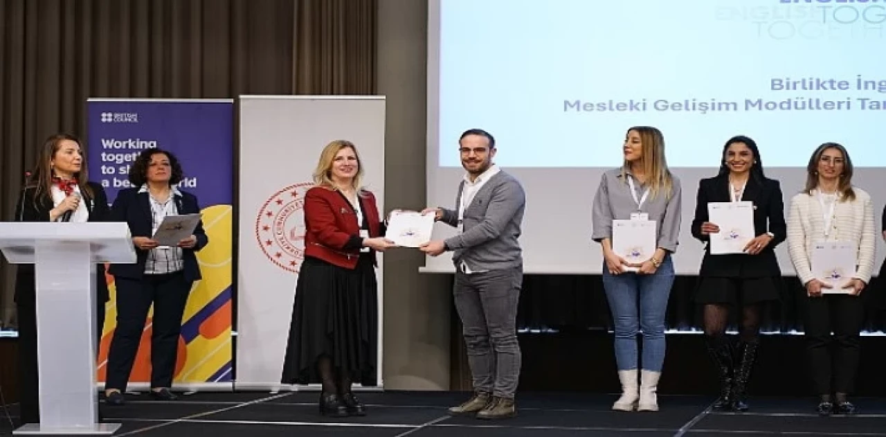 Birlikte İngilizce projesinin 'Sürekli Mesleki Gelişim Seti’, tüm İngilizce öğretmenlerinin erişimine açılıyor